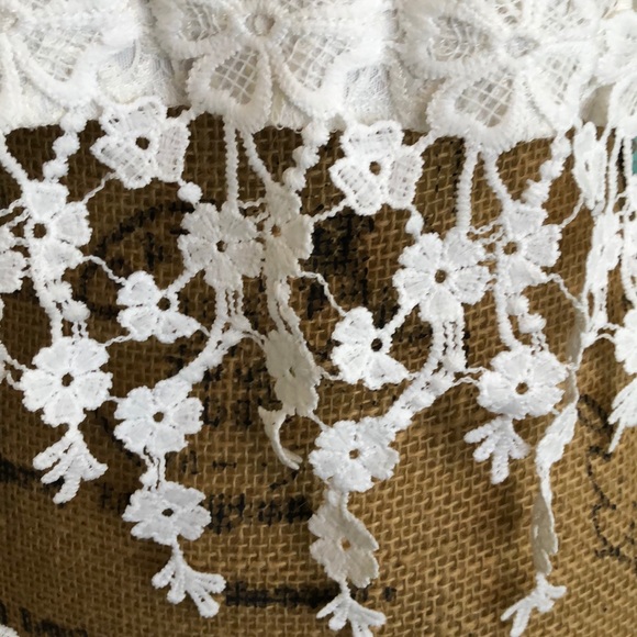 Beautiful lace top - Picture 5 of 5